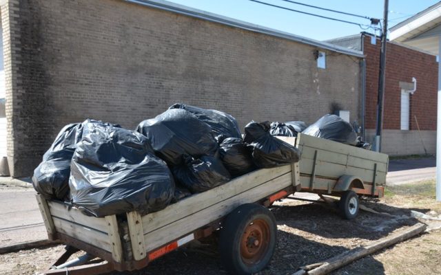 Adopt a highway volunteers remove 38,500 bags of trash from Minnesota highways in 2022