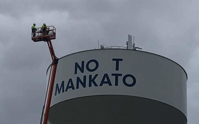 North Mankato shows spirited humor during water tower project