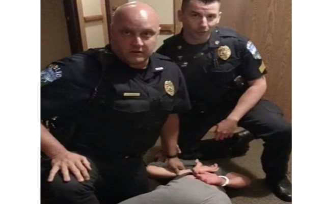 Independent firm will investigate photo of Mankato police restraining man