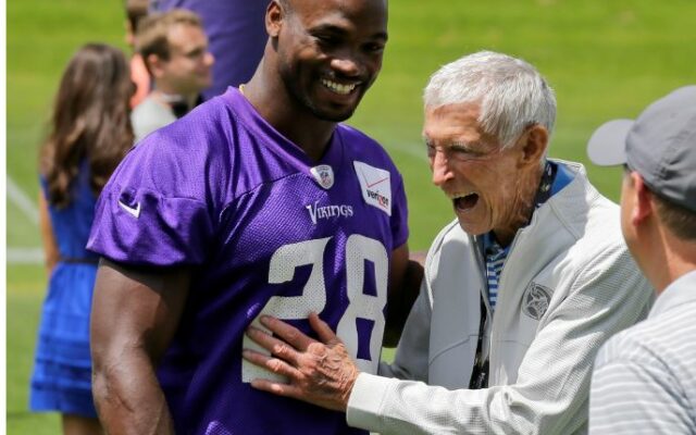 Jerry Burns, former Vikings coach known for wit, dies at 94