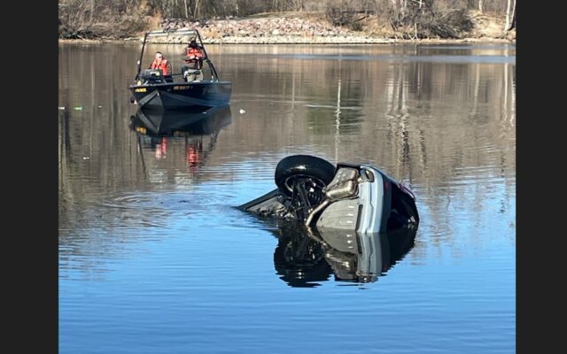 SUV recovered from Hiniker Pond